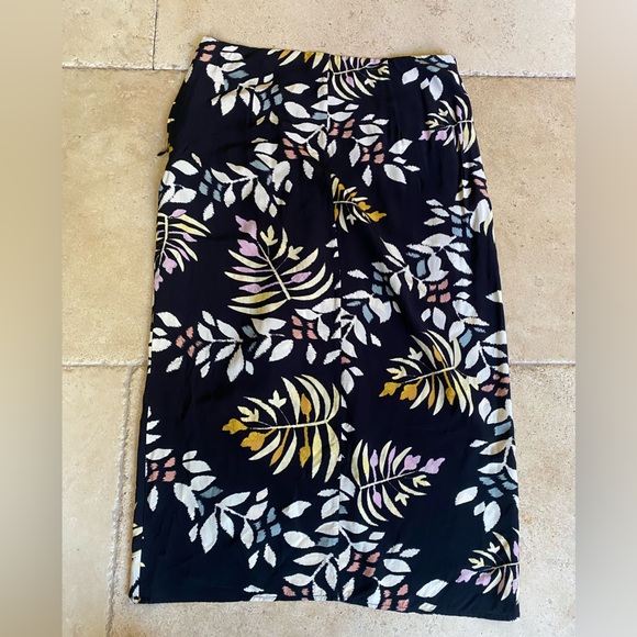 ba&sh Christo Printed Midi Skirt in Black with Multi color floral pattern small - Picture 9 of 9